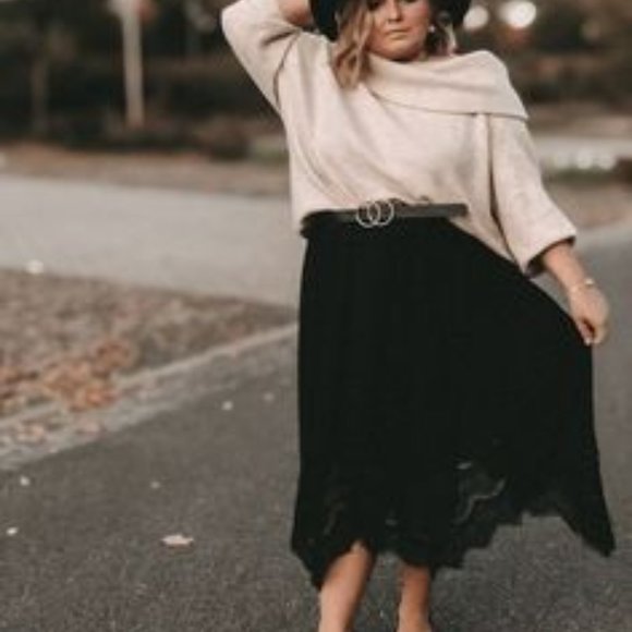 BLACK IS MINIMALIST CHIC MYSTERY BOX (10 ITEMS) - Picture 6 of 6